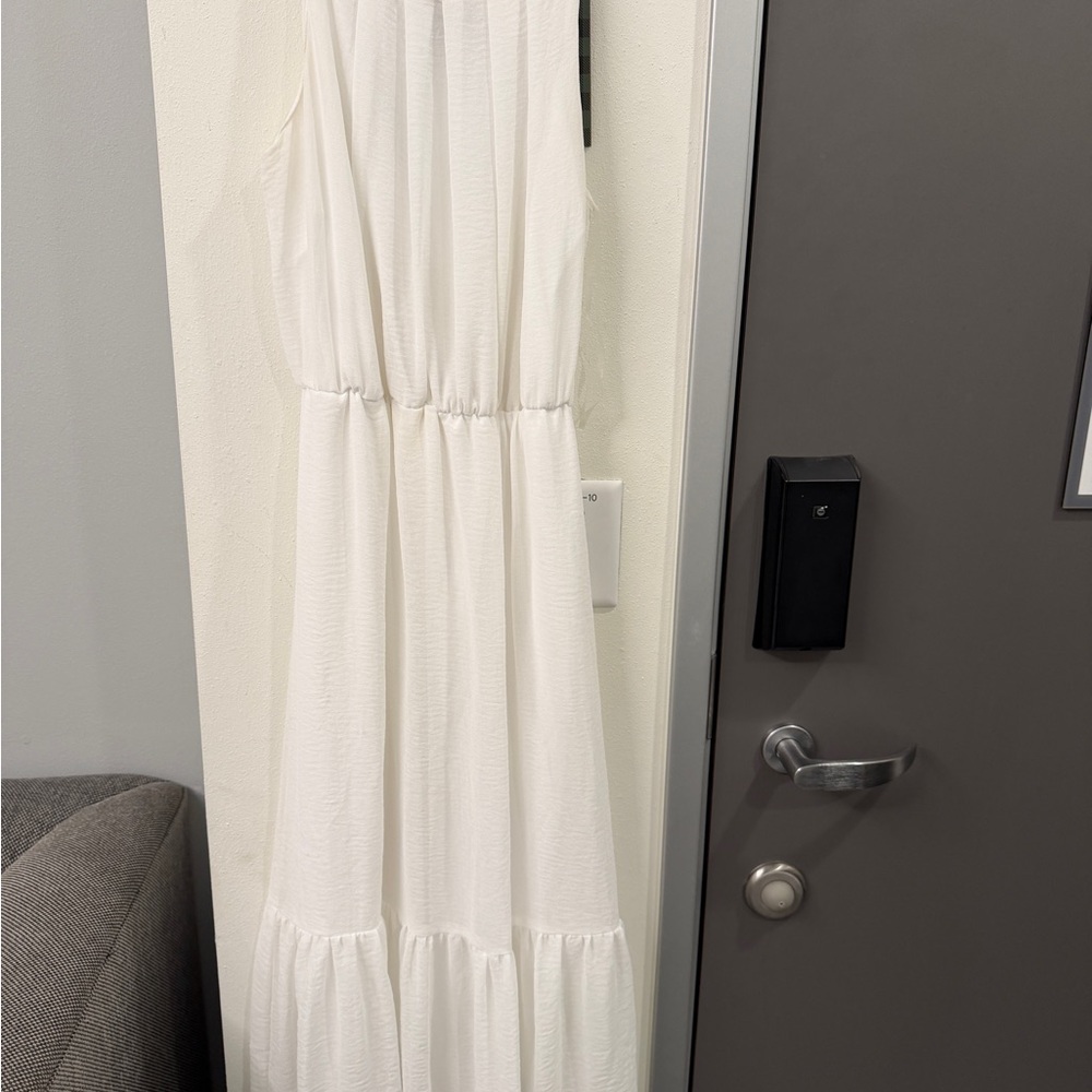 Chic White Sleeveless Maxi Dress